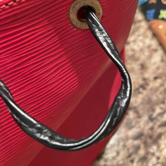 AUTHENTIC Louis Vuitton Epi Petit Noe Drawstring Shoulder Bag - Picture 12 of 12